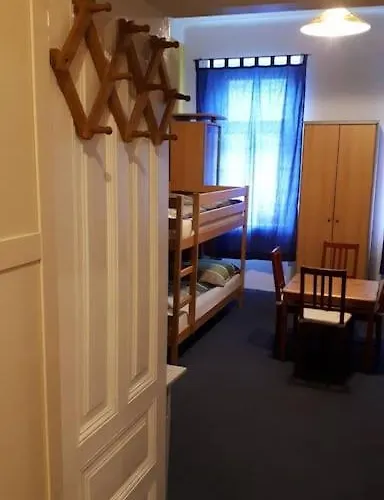 Simple 10 Minutes To Downtown Vienna