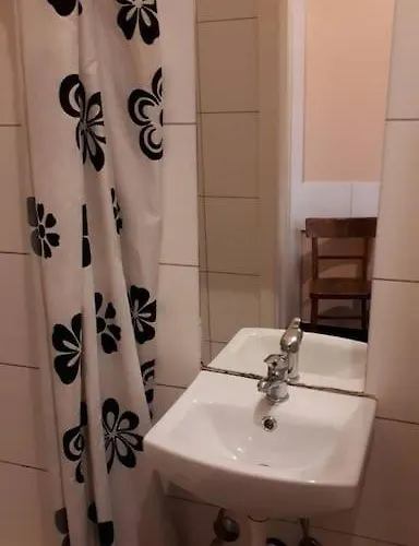Simple 10 Minutes To Downtown Apartment *